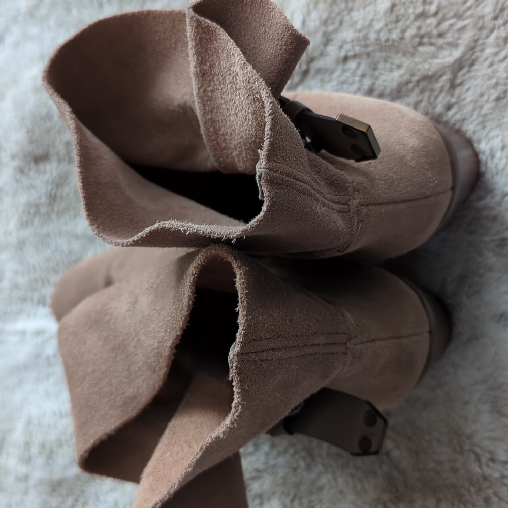 Franco Sarto Brown Suede Buckle Detailing Heeled Ankle Booties Size 8.5 - Picture 5 of 9